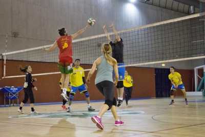 La pallavolo amatoriale: �Ragazzi e ragazze insieme per uno sport da ''comitiva''�